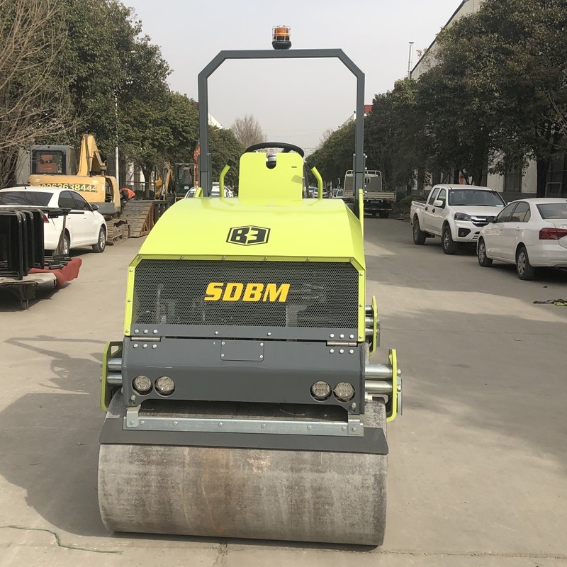 新款3.5噸雙鋼輪座駕式壓路機(jī)BM3500
