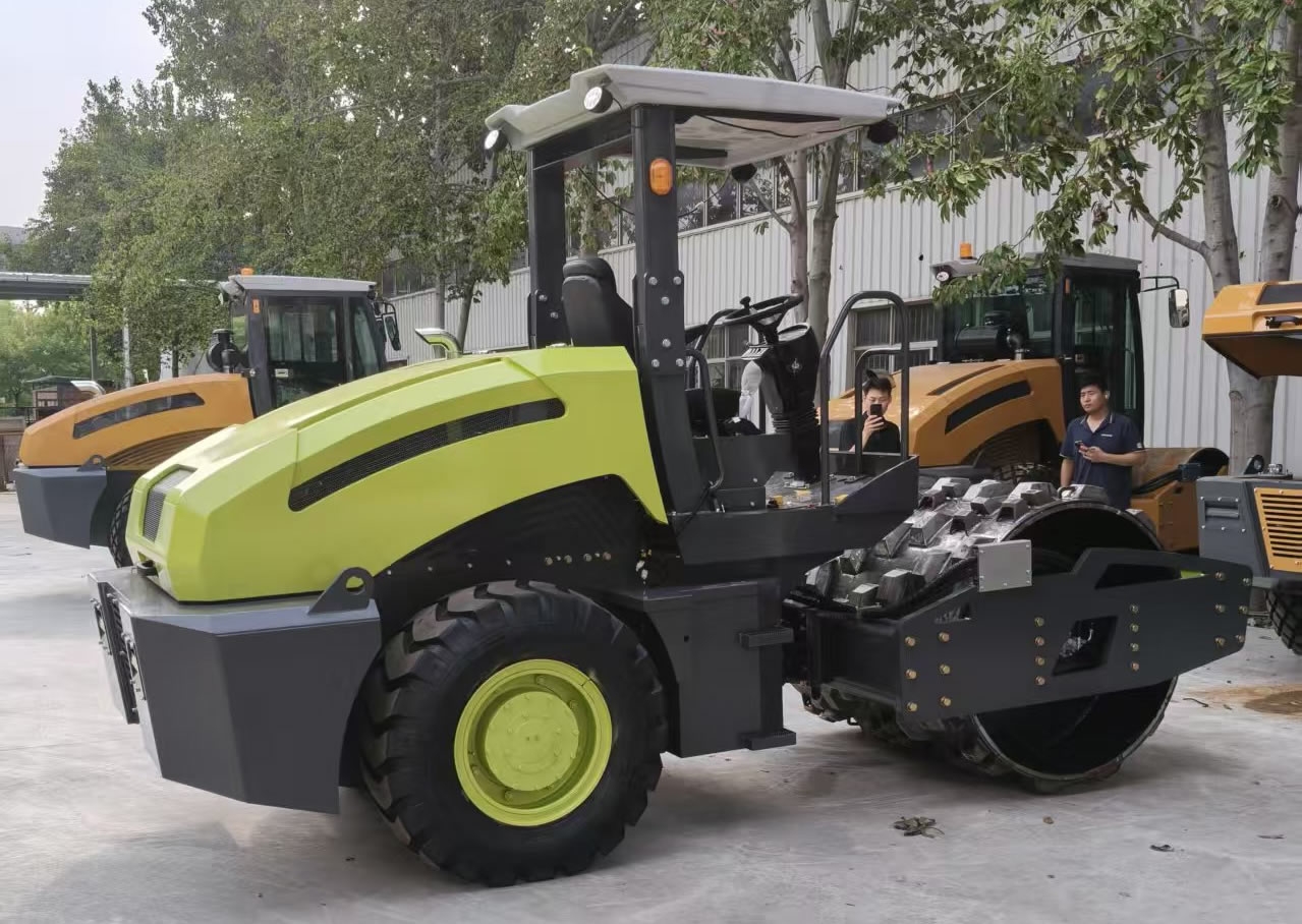 新款6噸座駕式前鋼輪后輪胎羊角碾壓路機(jī)BM6000S